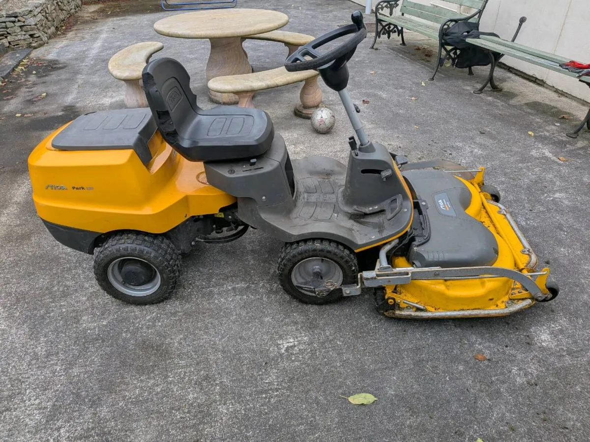 Ride on mower - Image 1