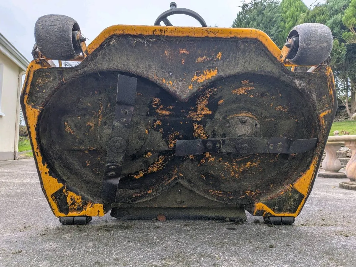 Ride on mower - Image 4