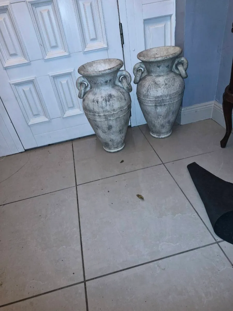 Vases - Image 1