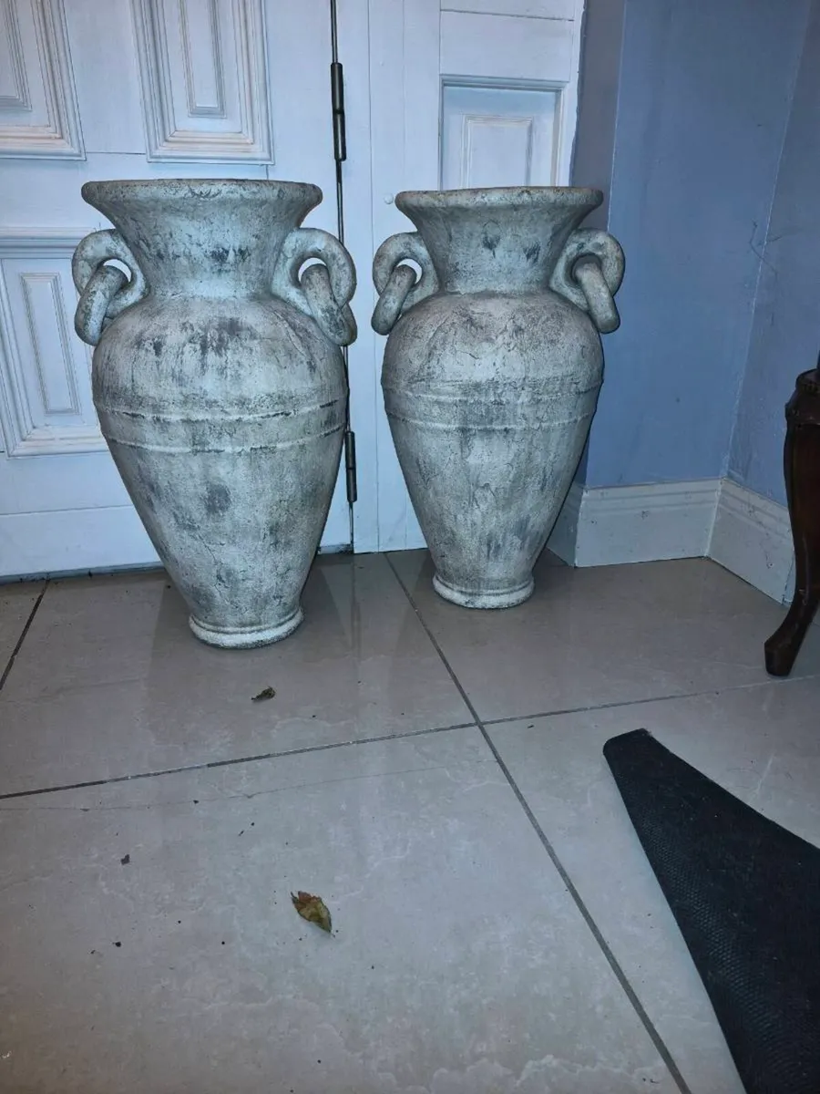 Vases - Image 2