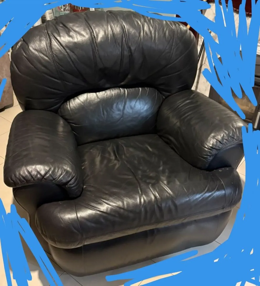 Black leather couch and Single chair - Image 1