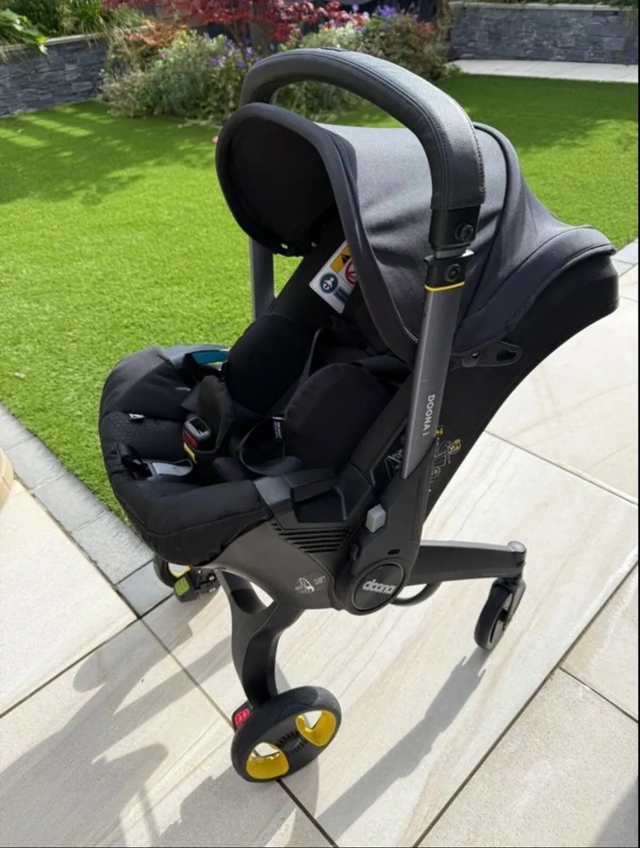 Doona i Car Seat and Stroller-Nitro Black - Image 1