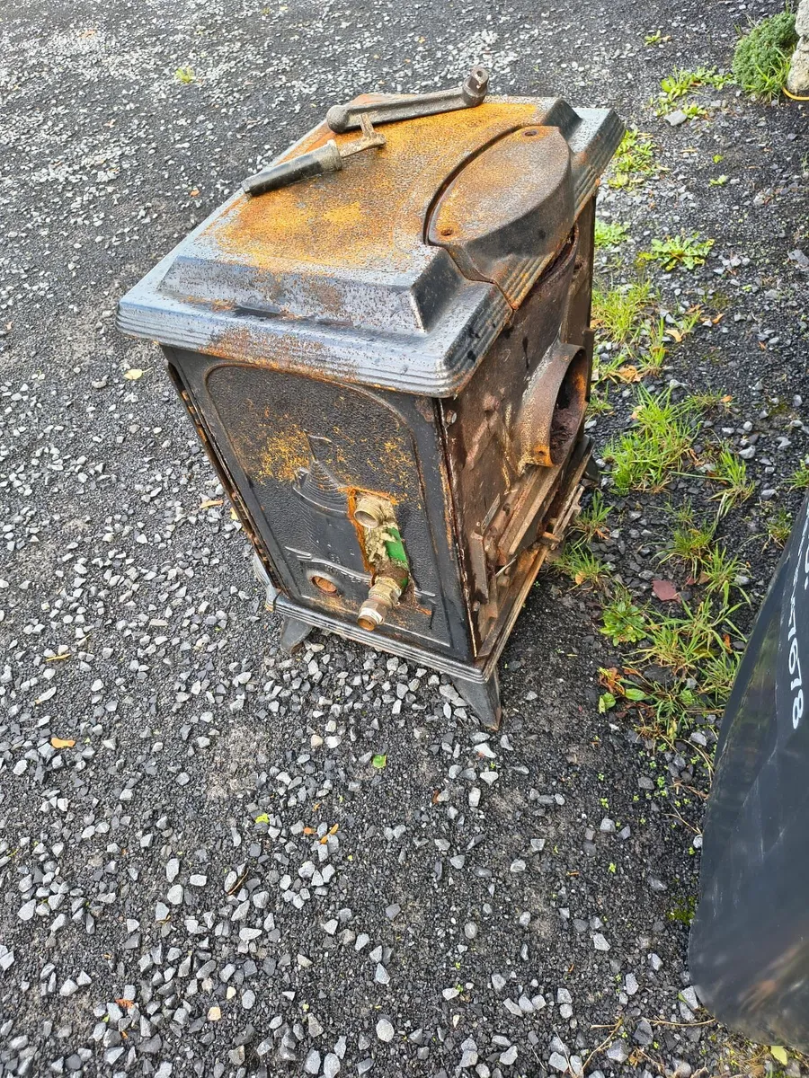 used stoves wood heater with backburner - Image 1