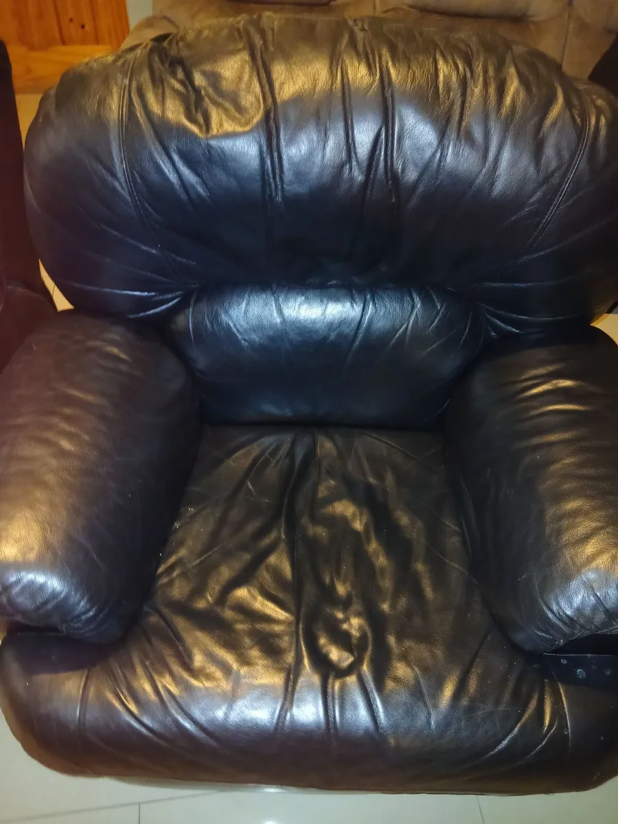 Black leather couch and Single chair - Image 3