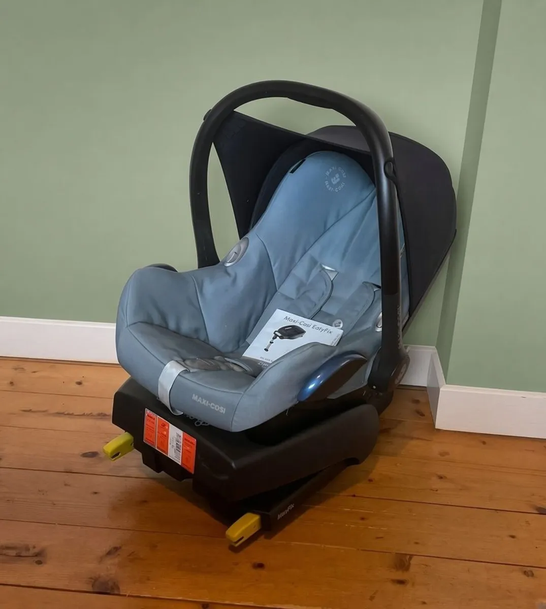 Maxi-Cosi Baby Car Seat & ISOFIX Base Bundle - Image 1