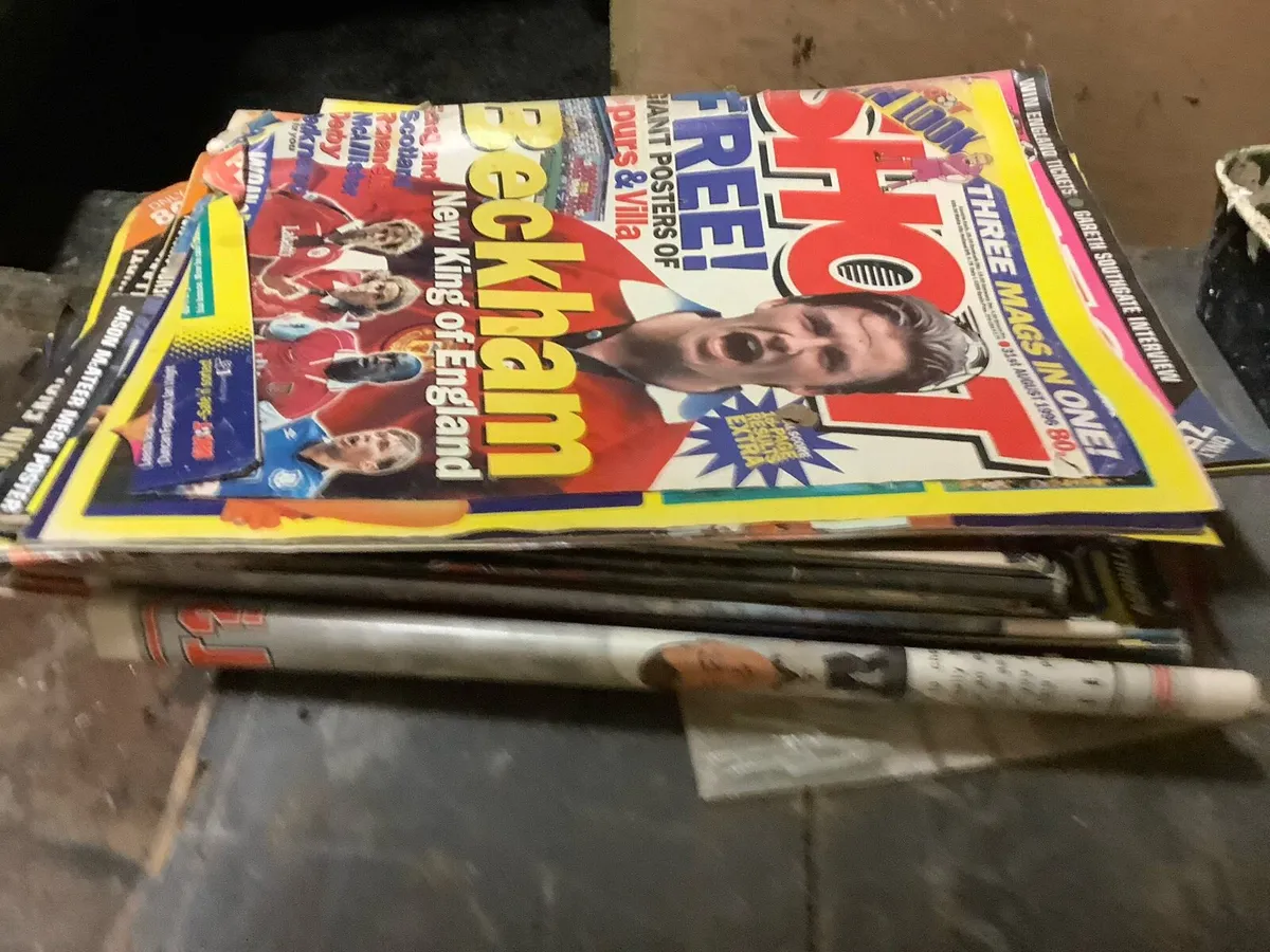 Old football magazines - Image 4
