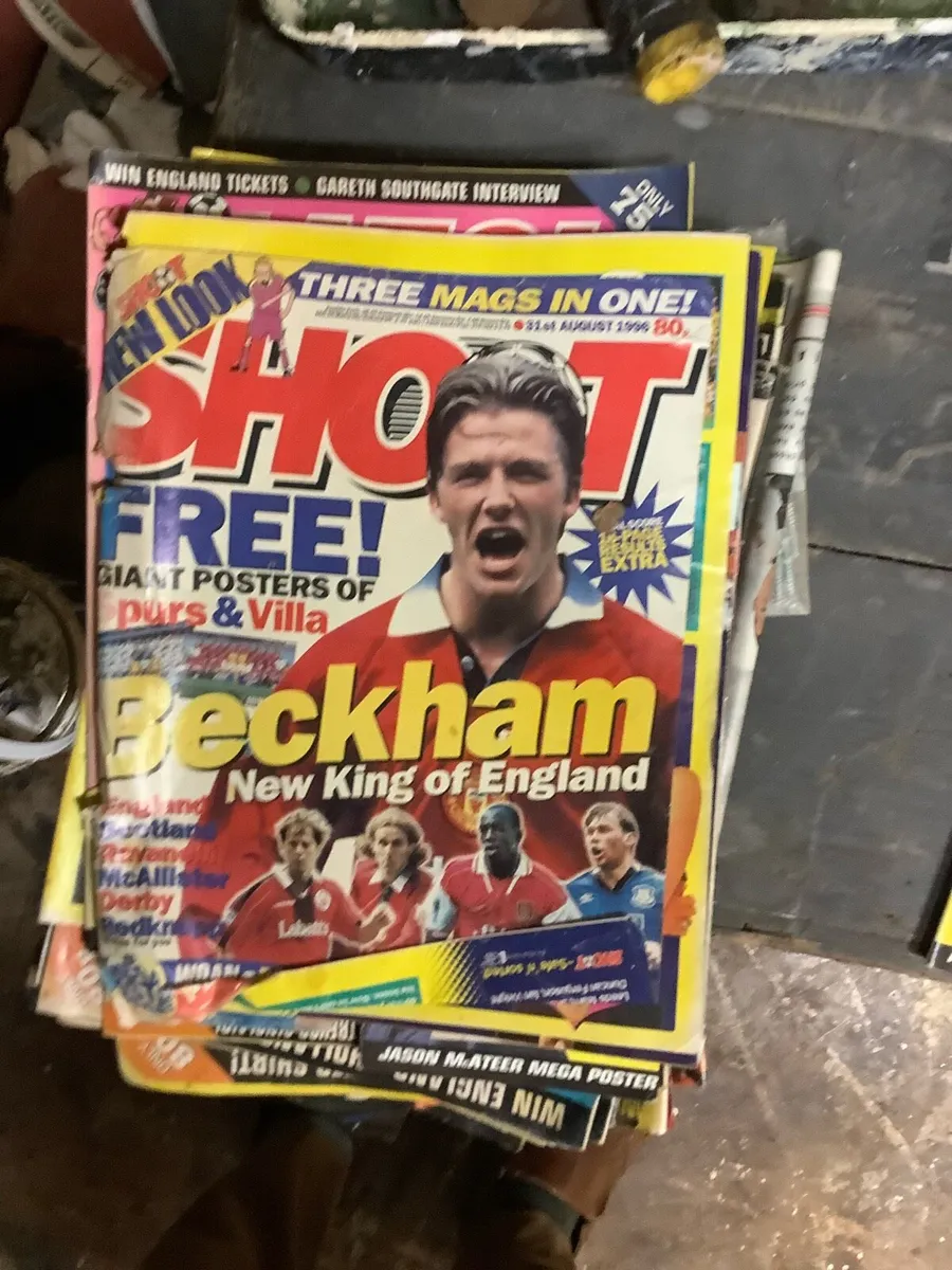 Old football magazines - Image 1