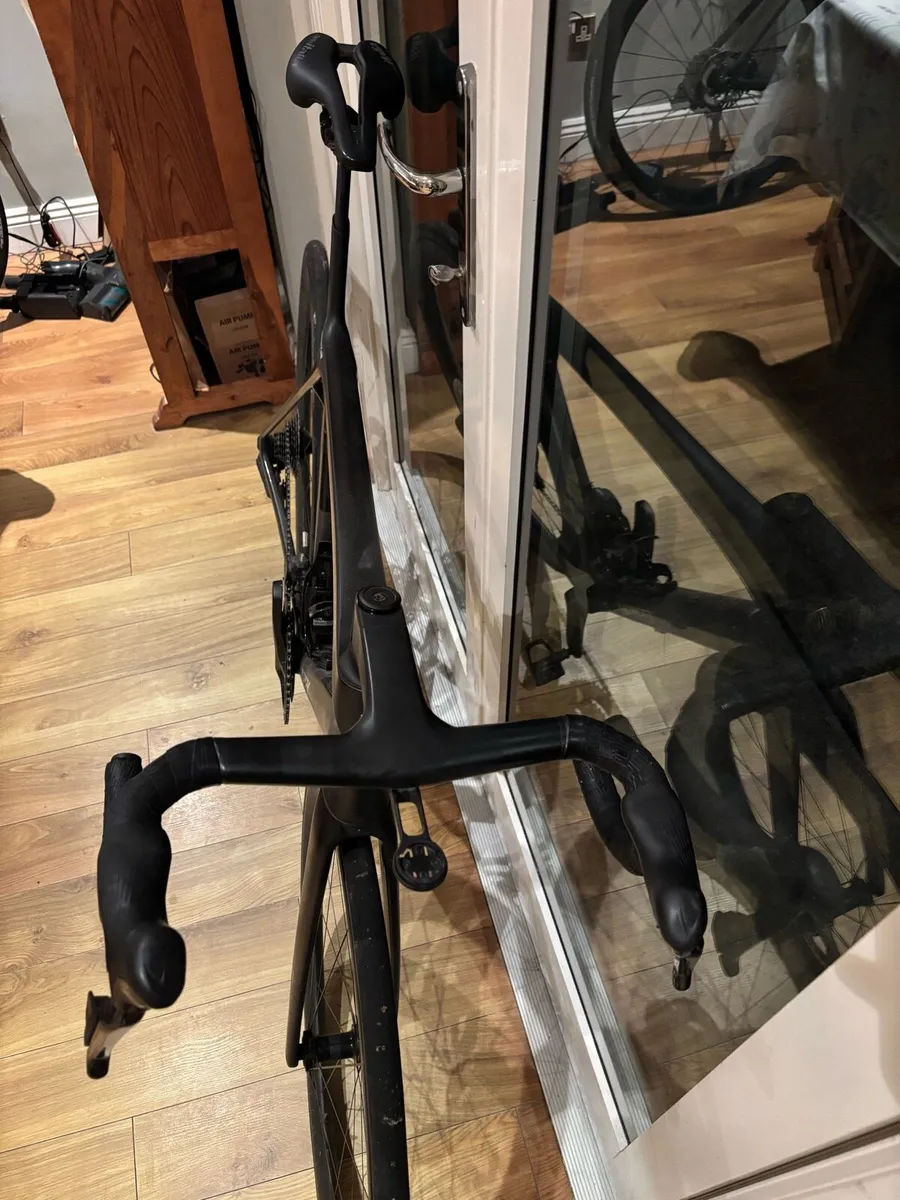 Trek Madone SLR 7 Gen 8 road bike - Image 2