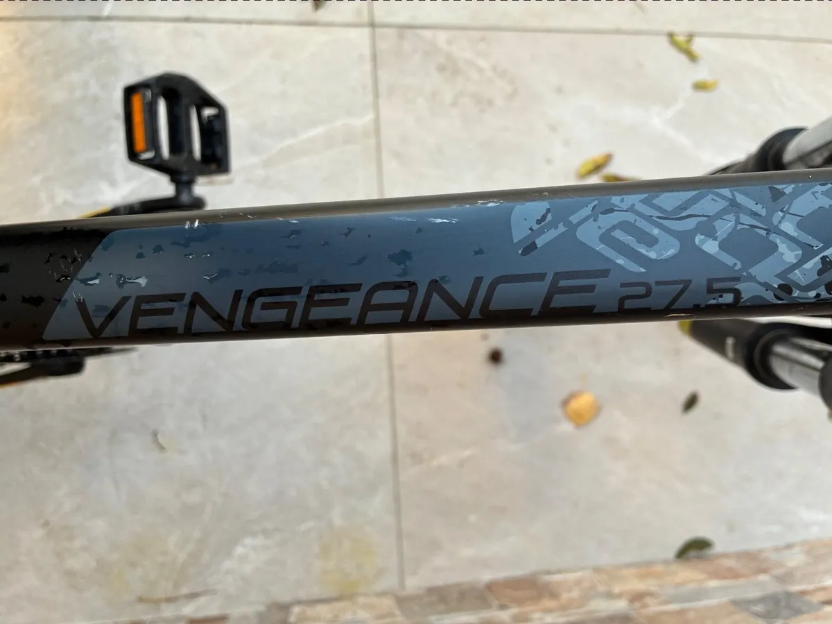 Carrera Vengence men’s mountain bike large - Image 2
