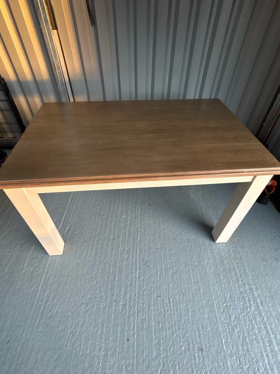 Kitchen table and chairs - Image 2