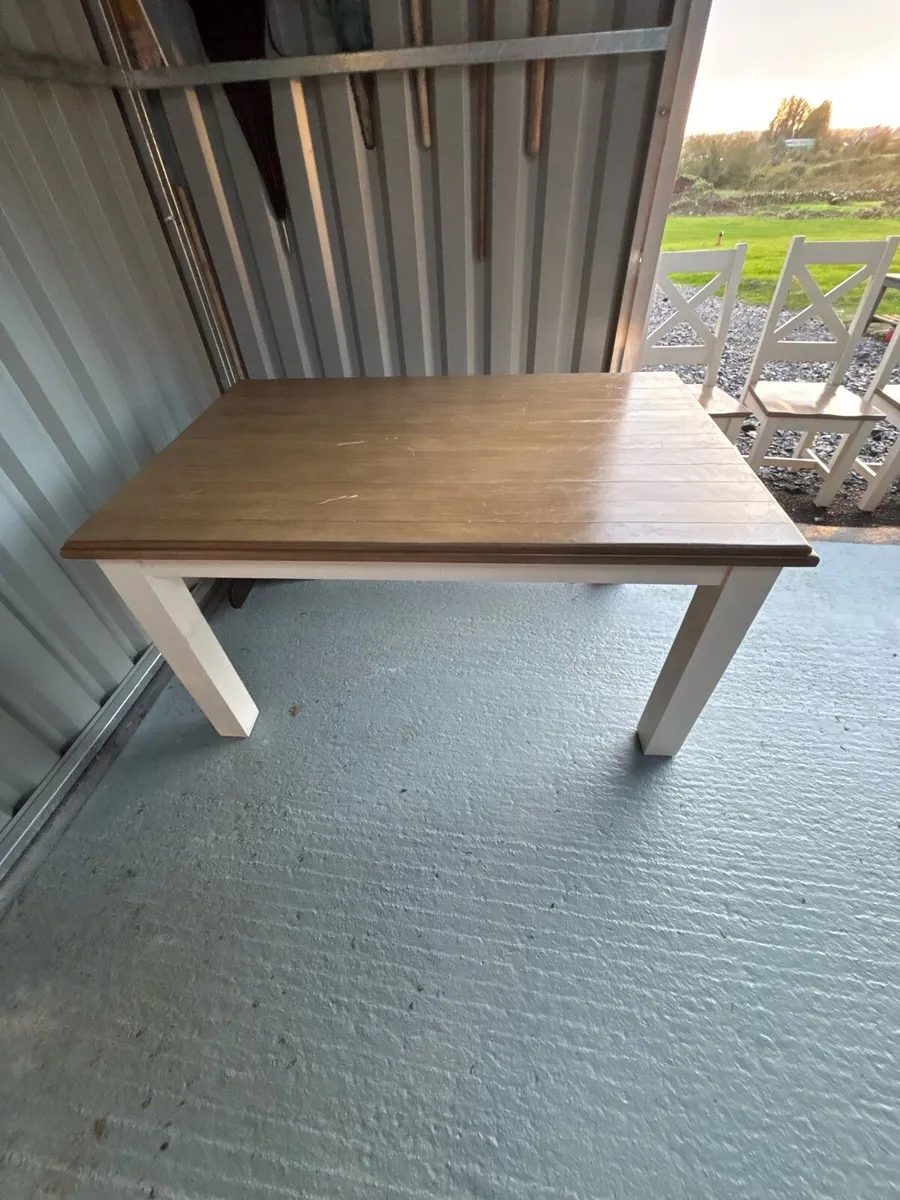 Kitchen table and chairs - Image 1