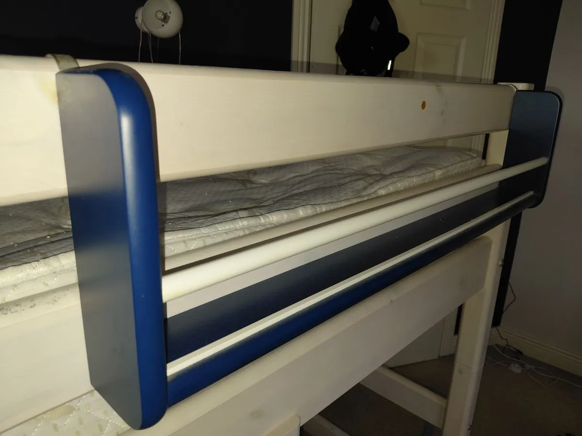 Bunk beds - Image 1