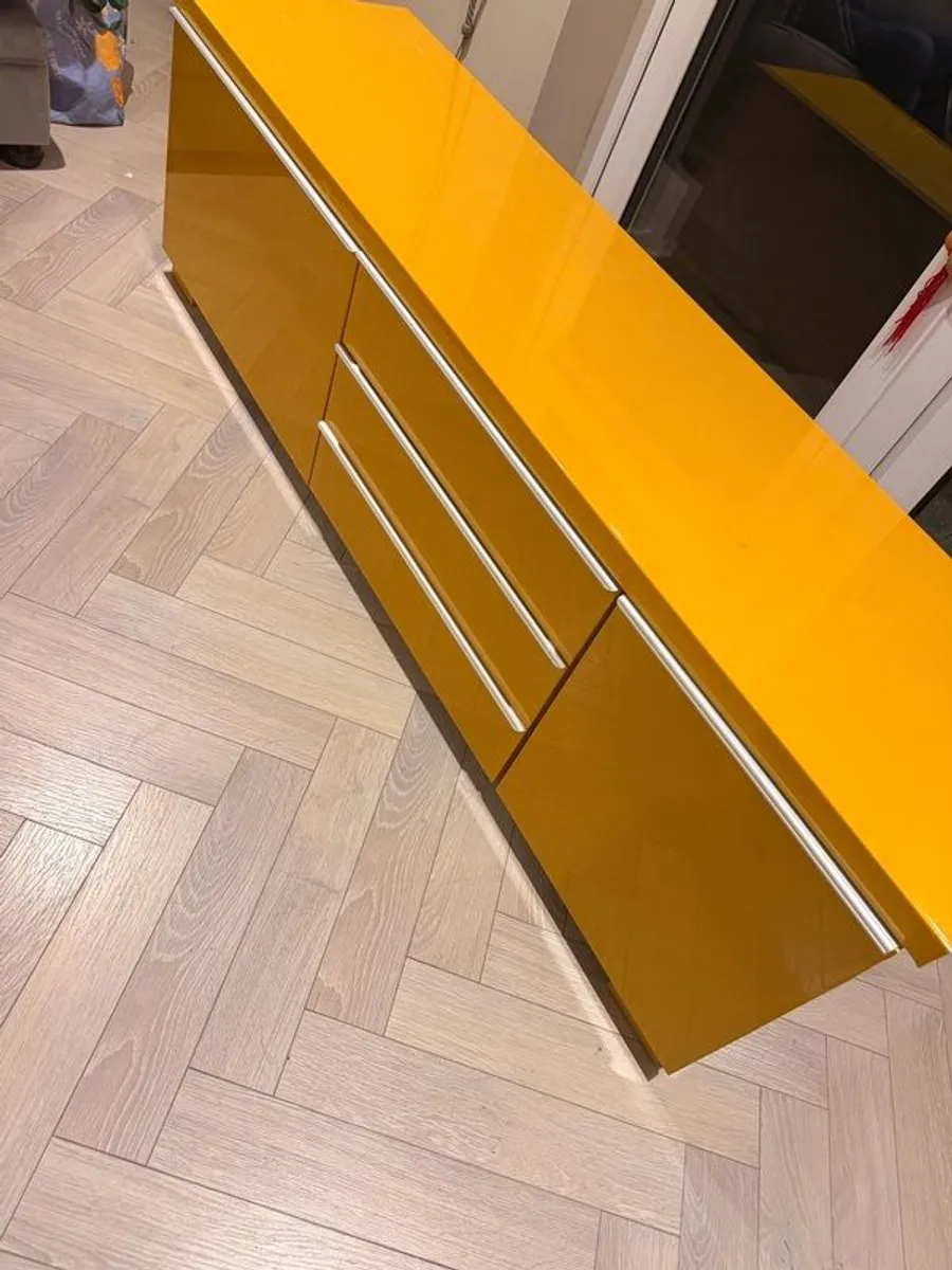 television unit - Image 1