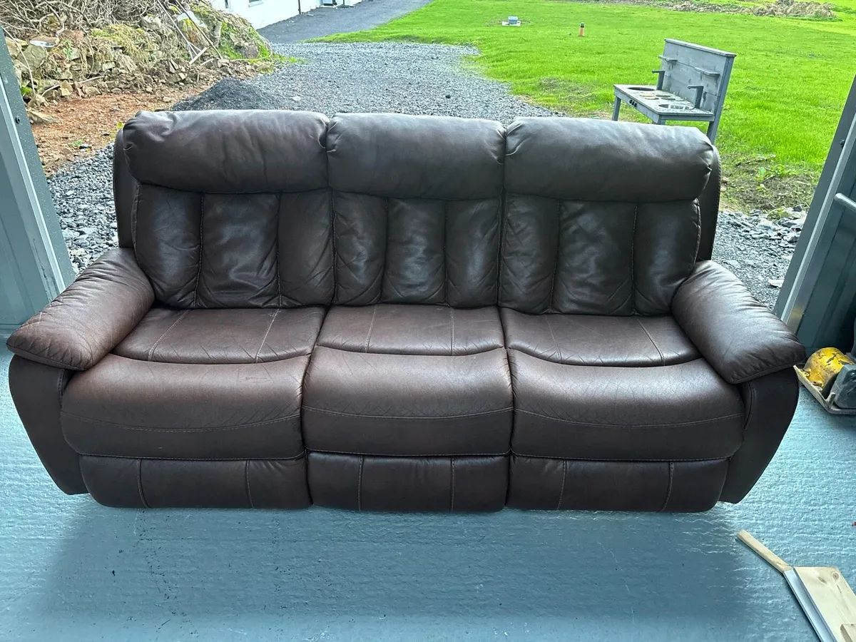 3 seater couch - Image 1