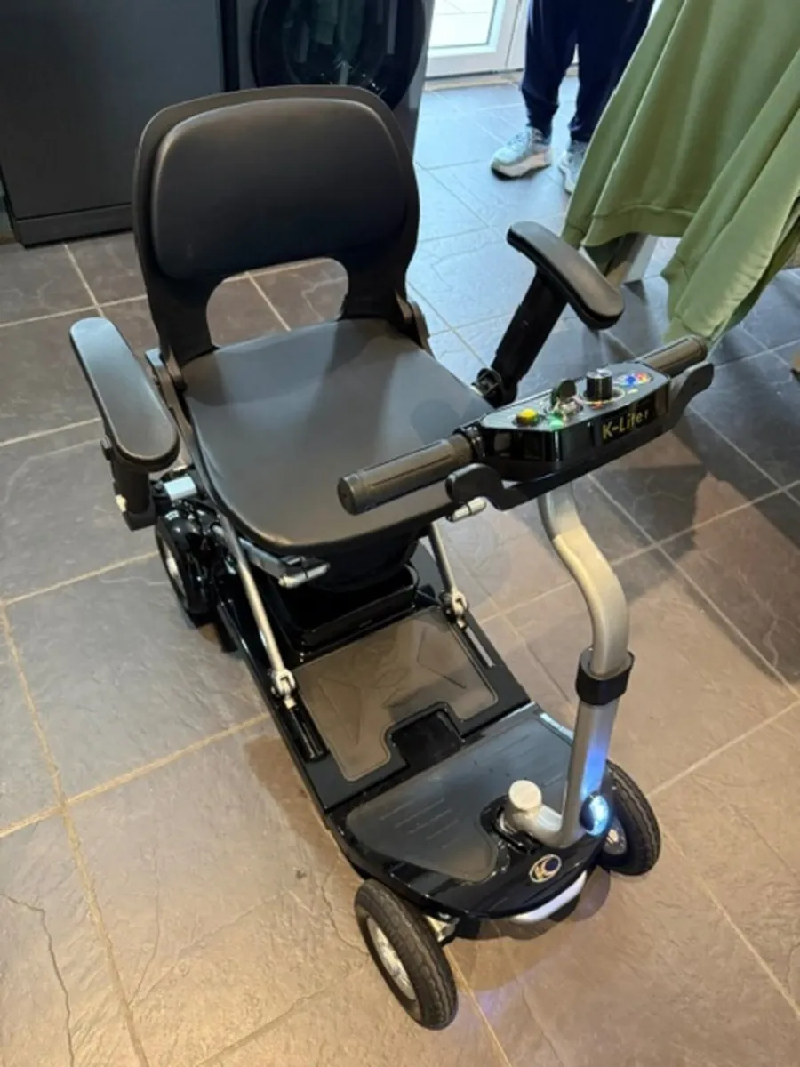 Kymco folding mobility scooter - Image 4