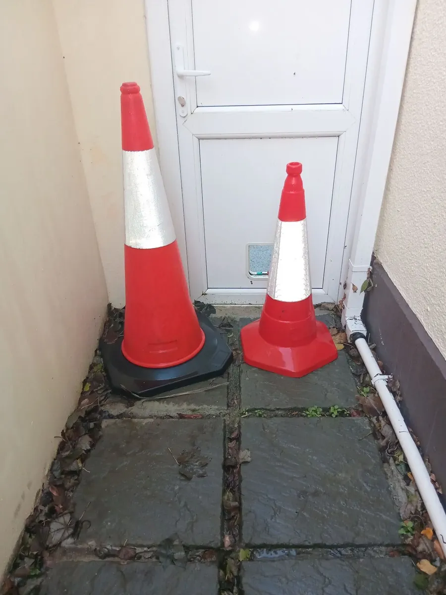 2 CONES