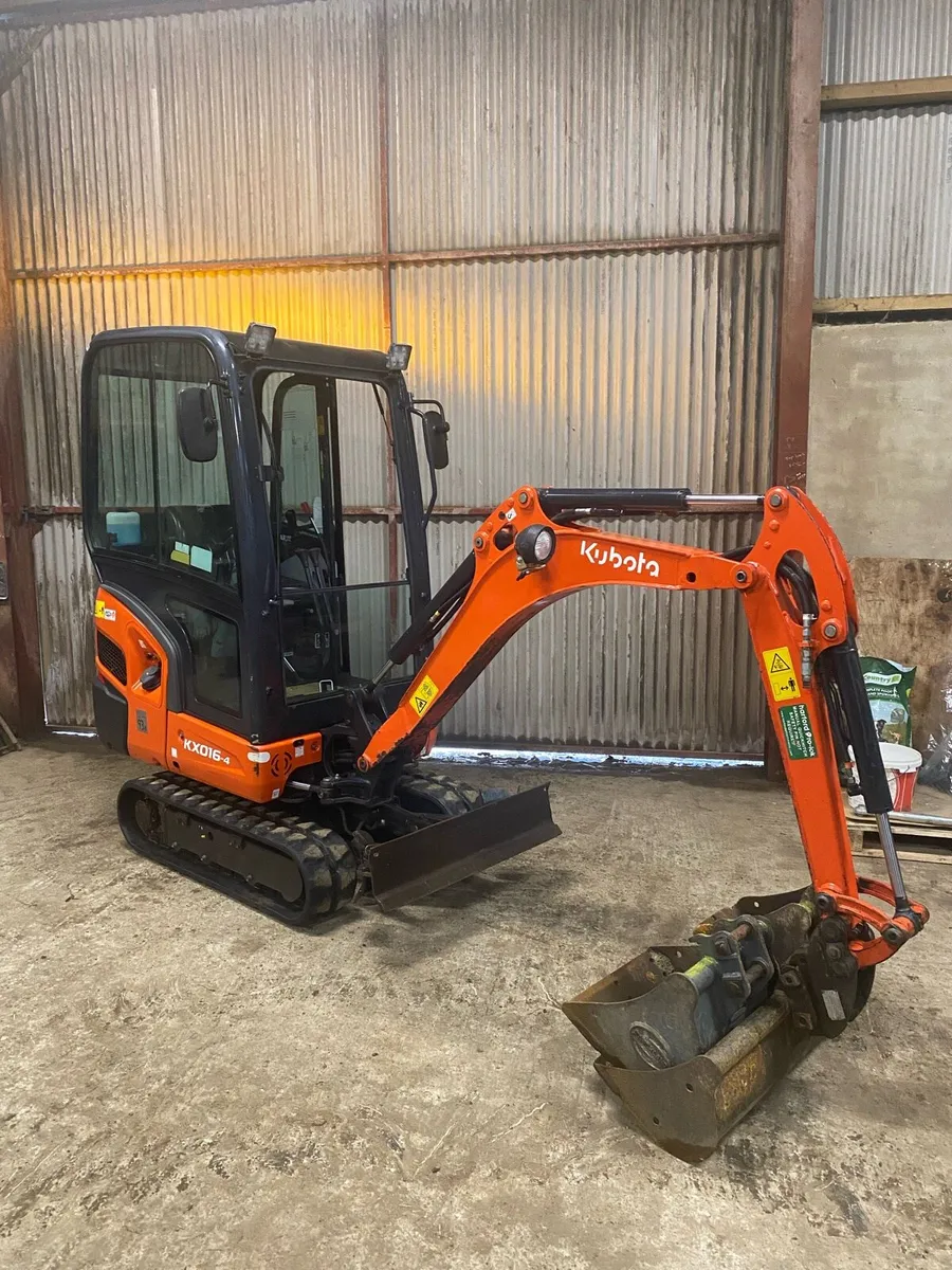 2023 kubota kx016-4 mini digger - Image 3
