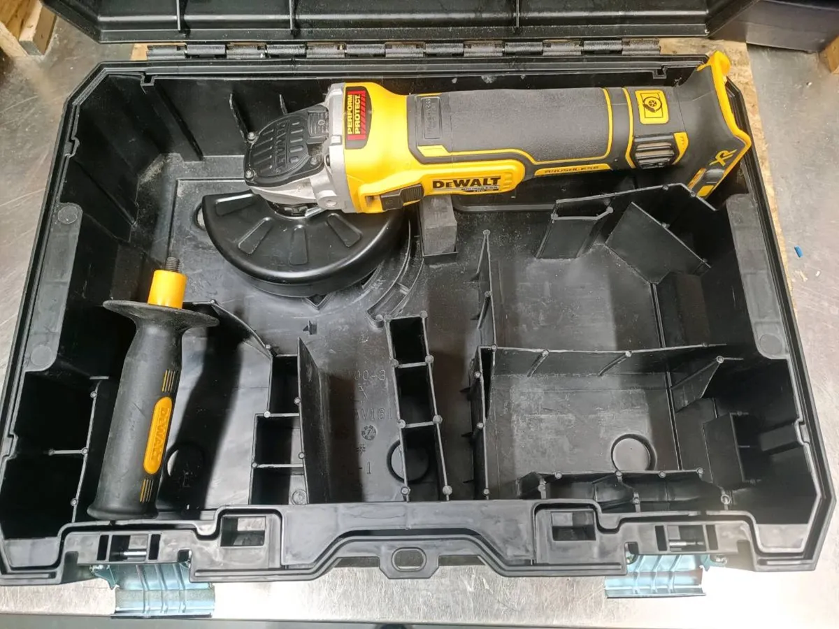 DeWalt dcg 405 angle grinder.