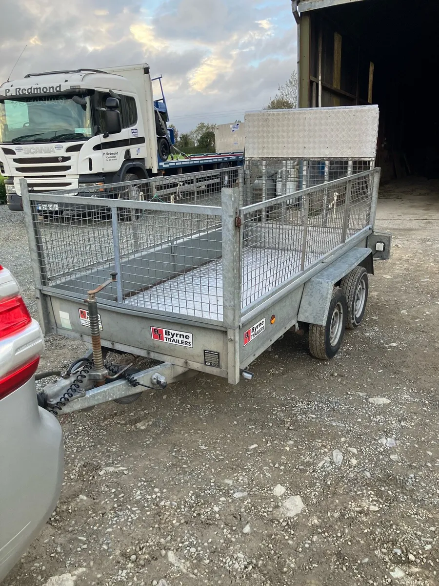 Trailer - Image 1
