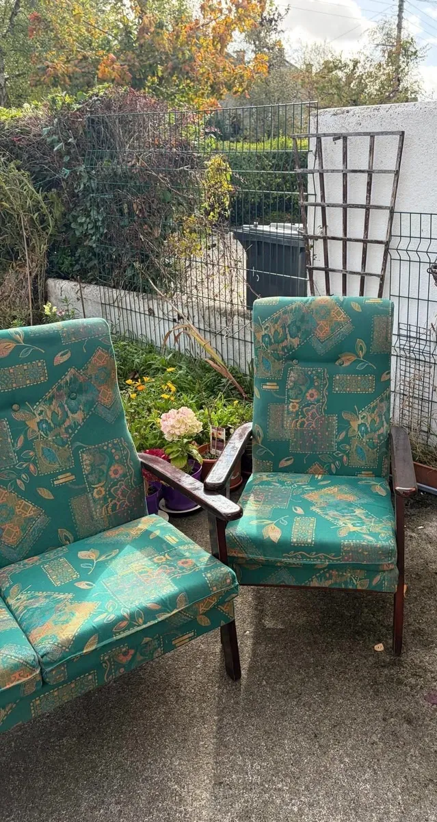 2 seater couch and 2 armchairs - Image 2
