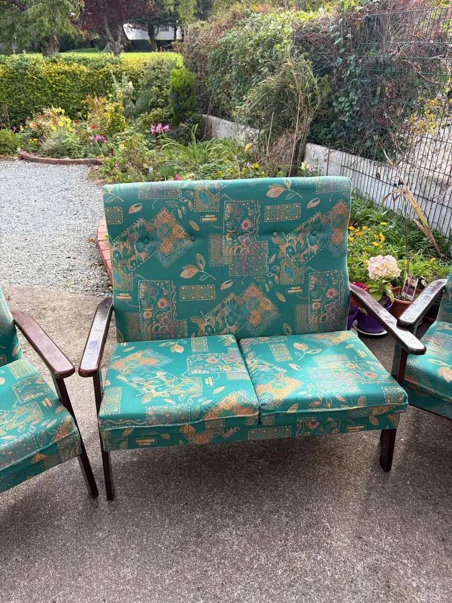 2 seater couch and 2 armchairs - Image 3