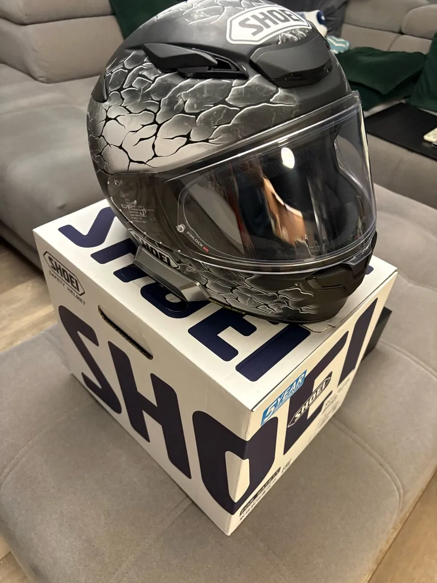 Motorbike helmet - Image 4