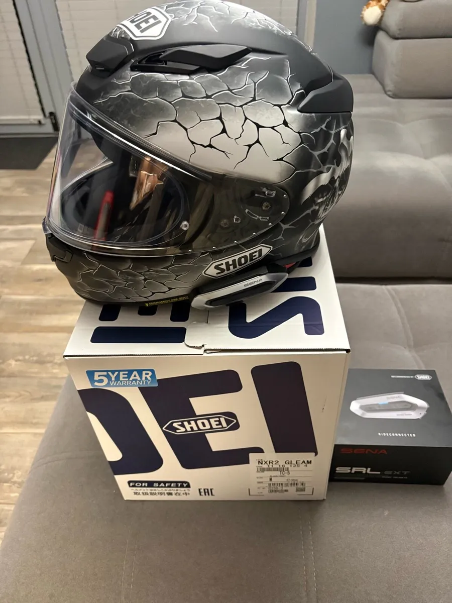Motorbike helmet - Image 1