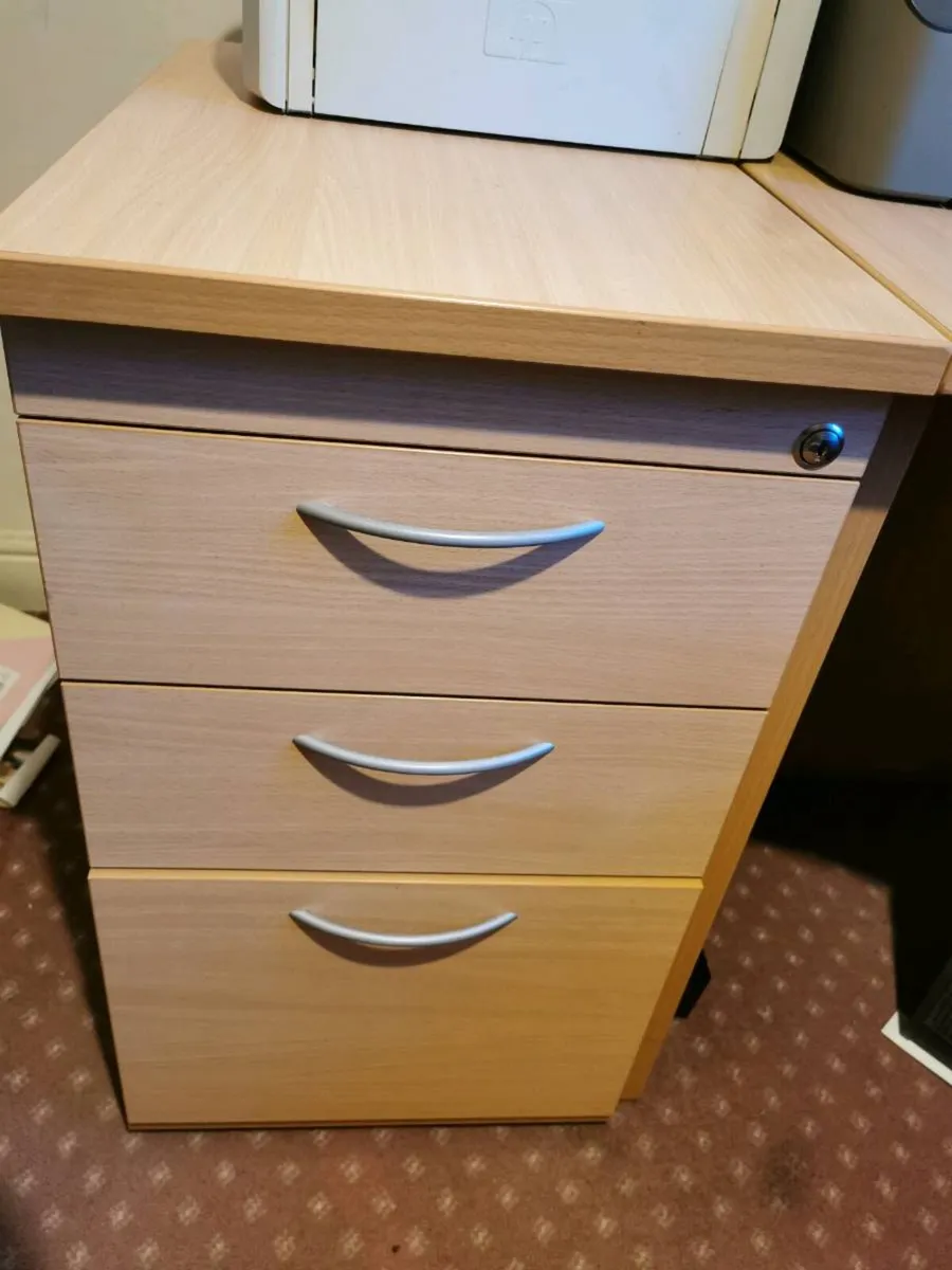 Large office desk - Image 4