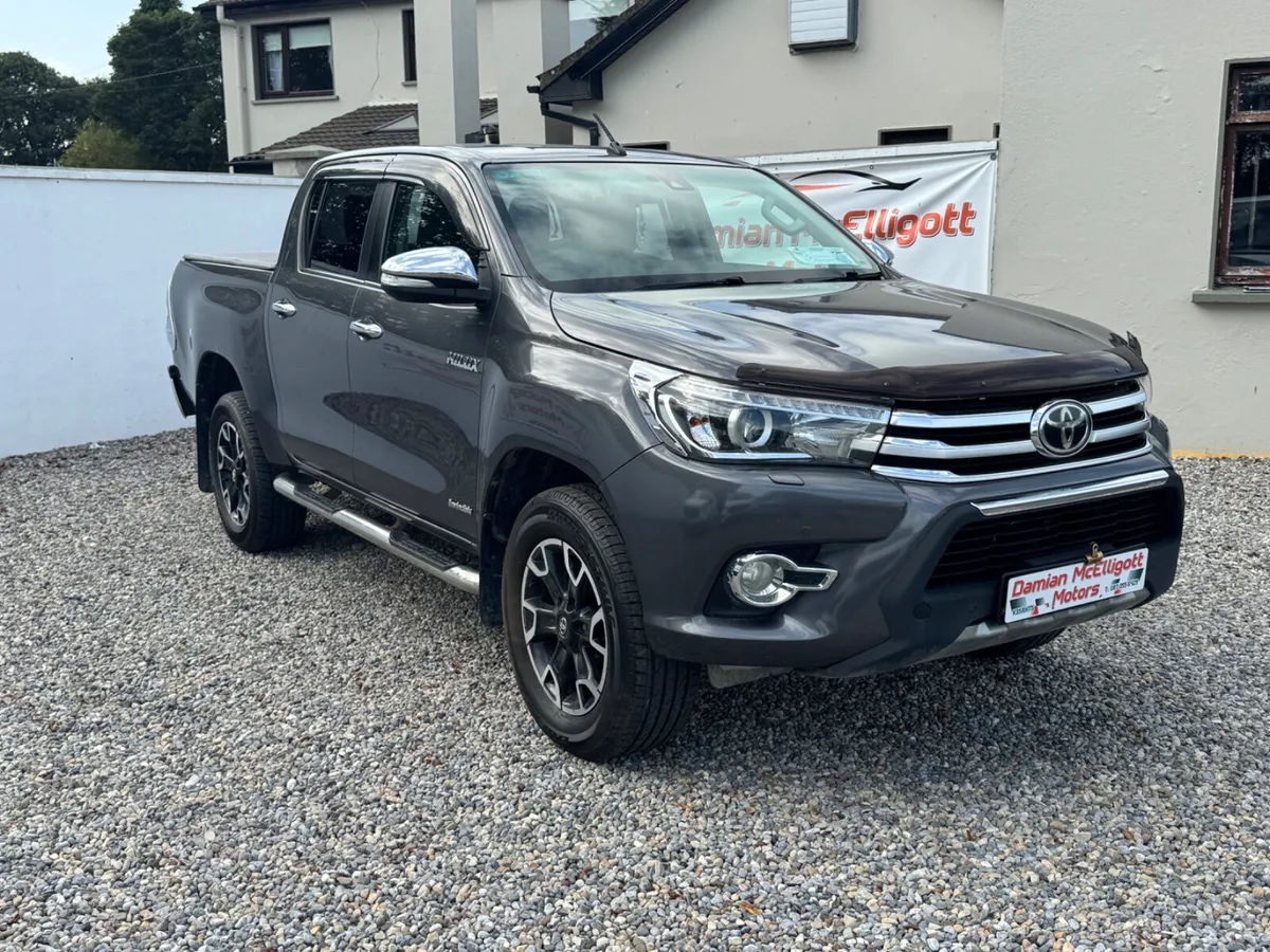 2017 Toyota Hilux  INVISIBLE X - Image 4