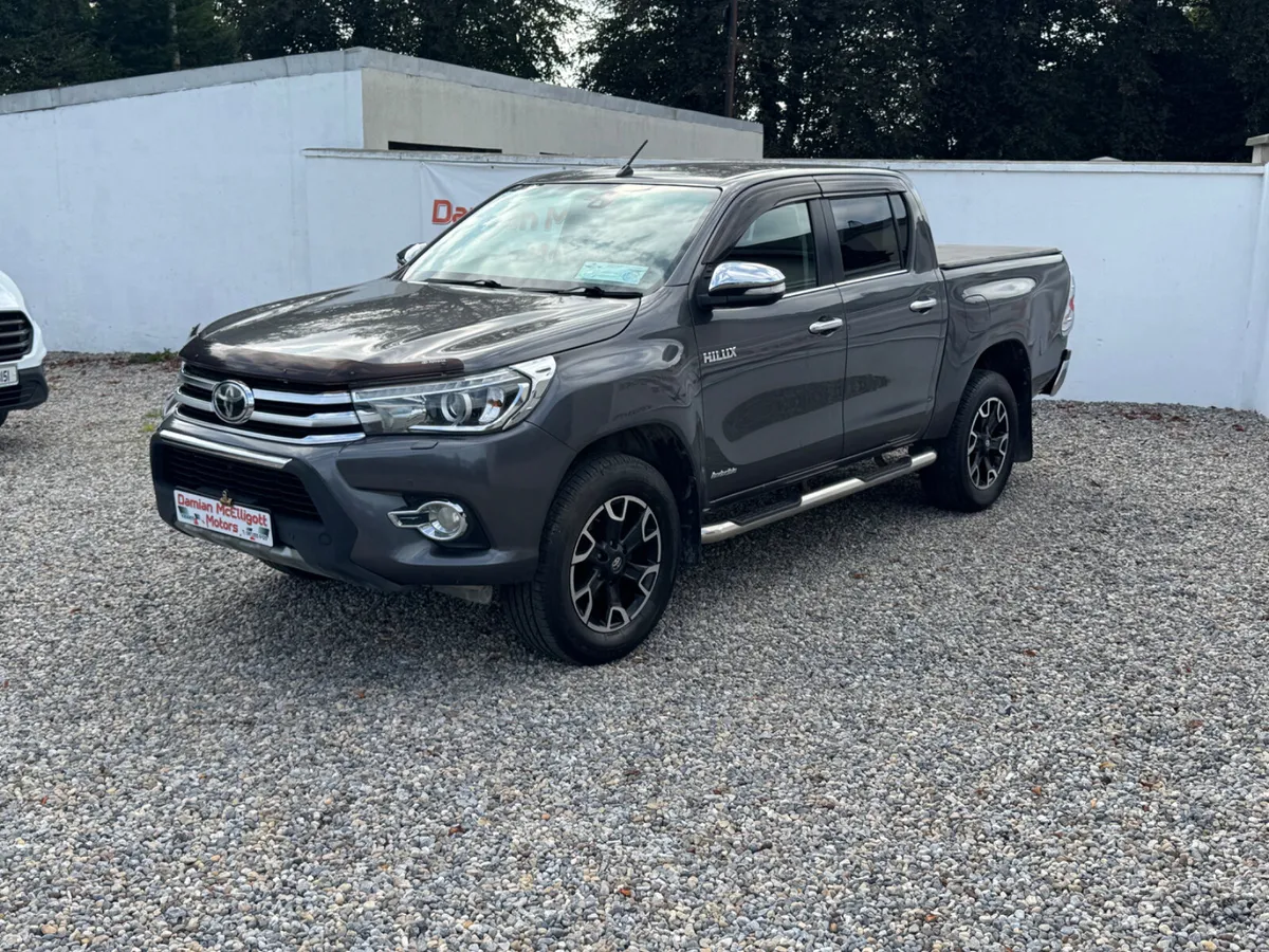 2017 Toyota Hilux  INVISIBLE X - Image 1