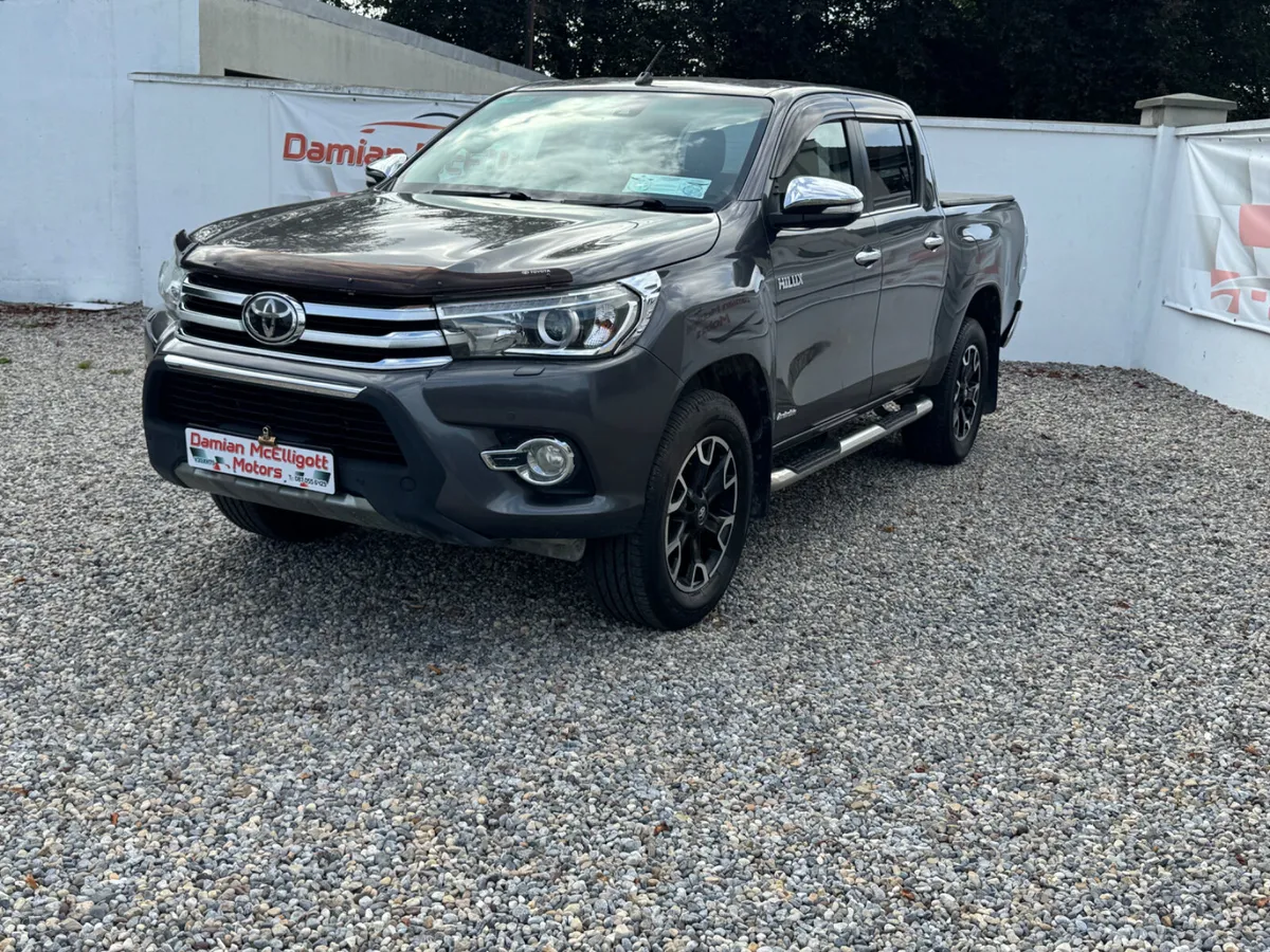 2017 Toyota Hilux  INVISIBLE X - Image 3