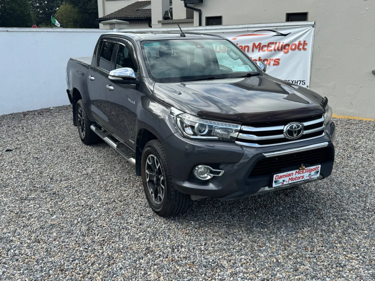 2017 Toyota Hilux  INVISIBLE X - Image 2
