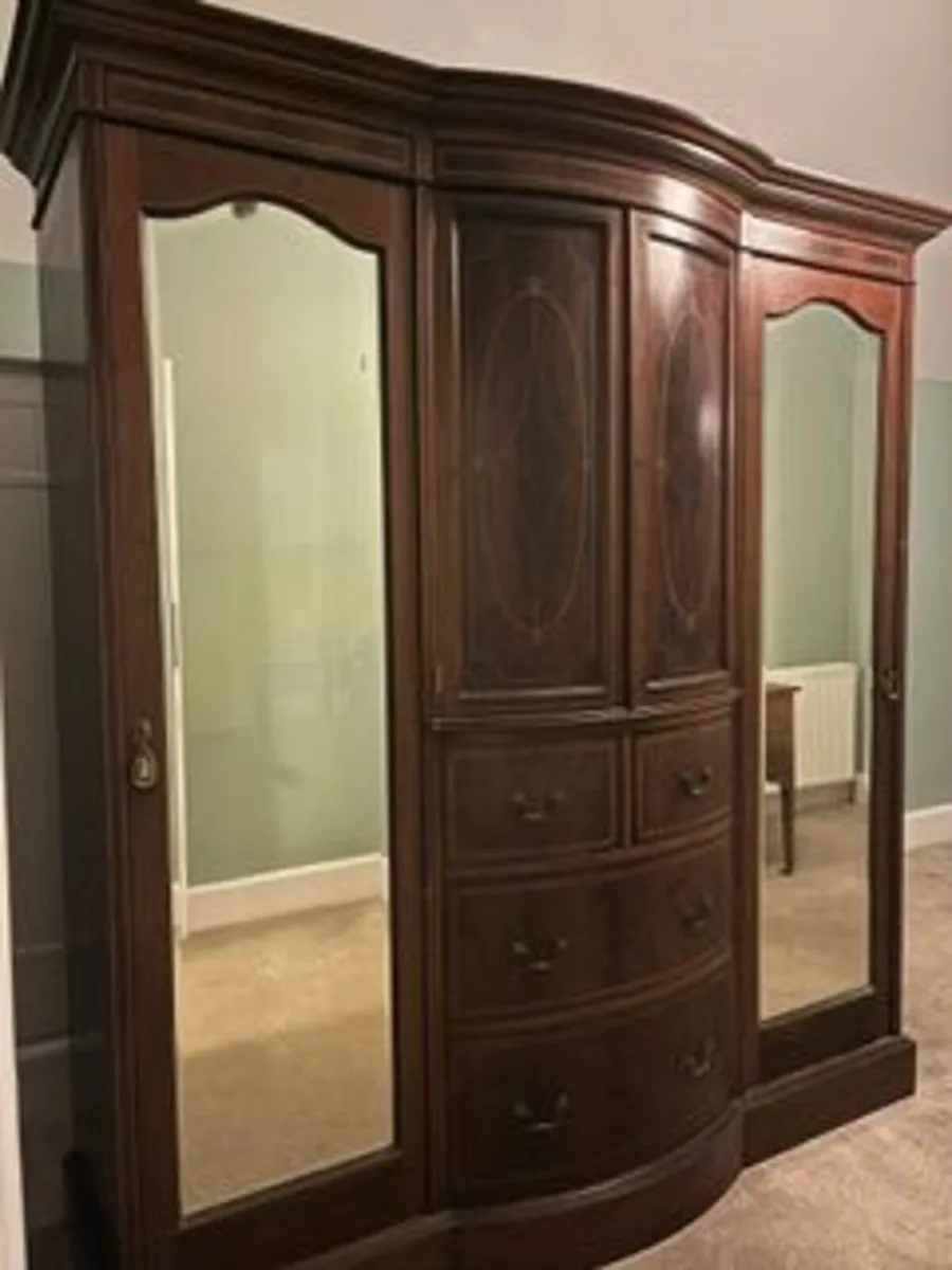 Wardrobe - Image 3