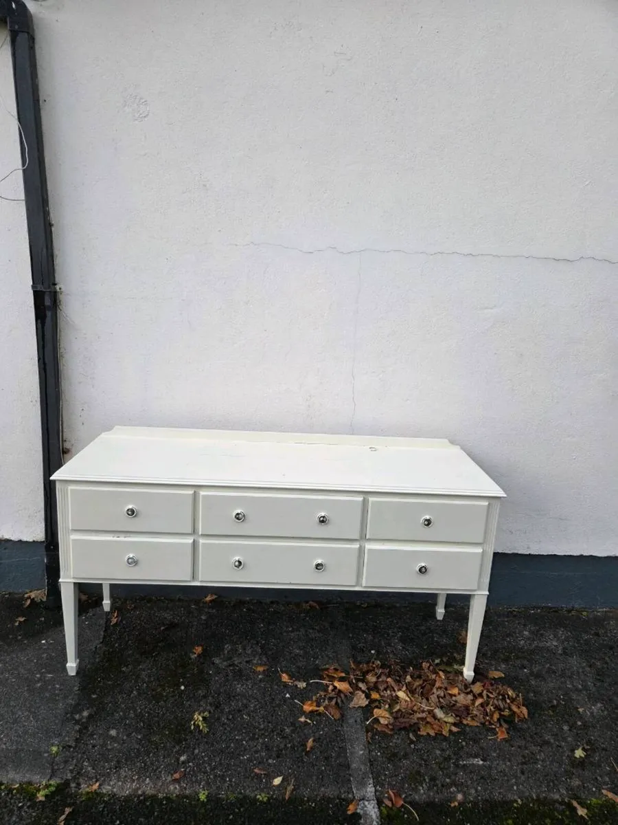 Chest of drawers - Image 1