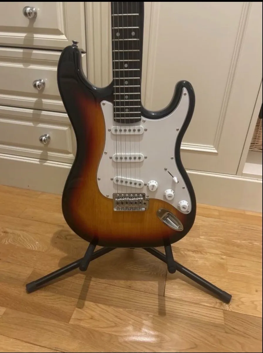 Electric guitar- Harley Benton- never used - Image 1