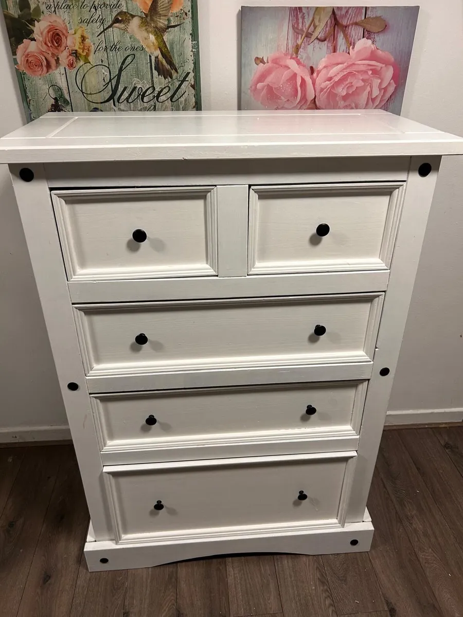 White chest of drawers - Image 1