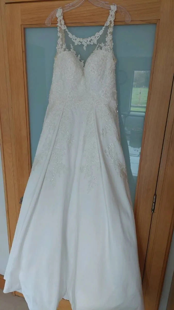 Wedding dress - Image 1