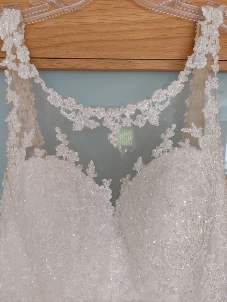 Wedding dress - Image 2