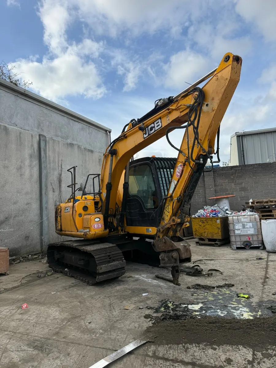 JCB digger - Image 1