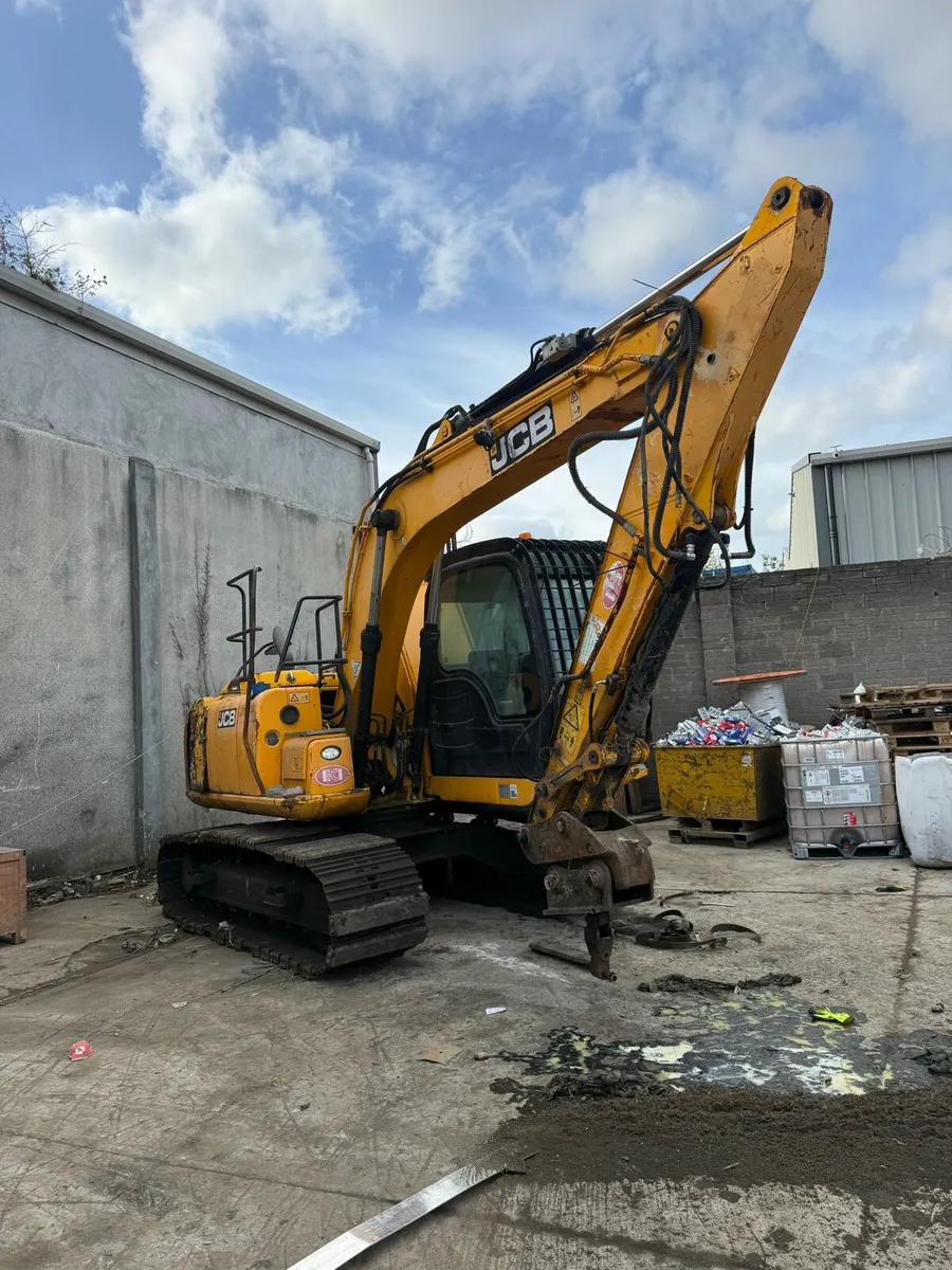 JCB digger - Image 4