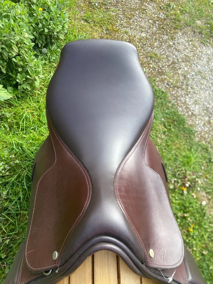 17.5 brown Leather jumping saddle - Image 3