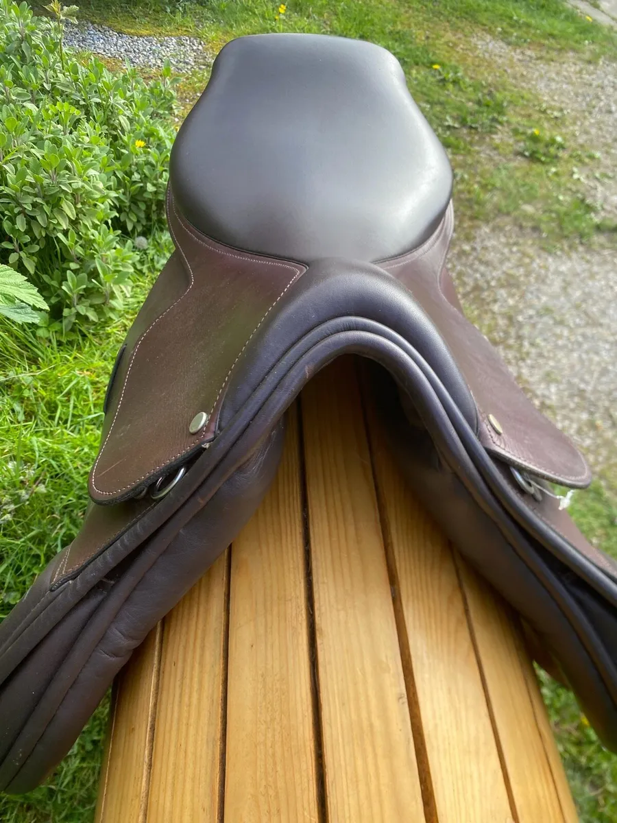 17.5 brown Leather jumping saddle - Image 4
