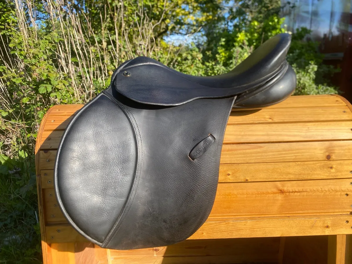 Goodwins black Leather wide saddle - Image 2