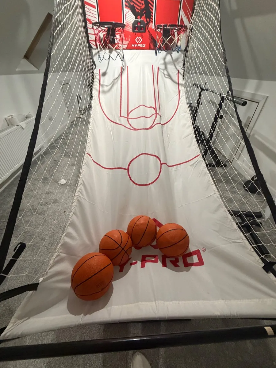 Double Shot Basketball Electronic Arcade Game. - Image 3