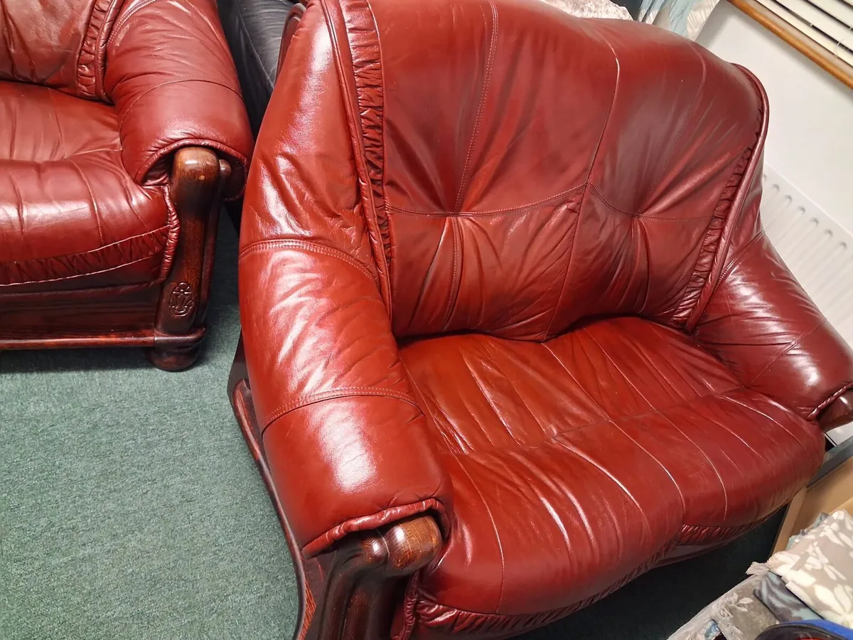 Immaculate 3+2+1 Genuine Italian Leather Suite - Image 1