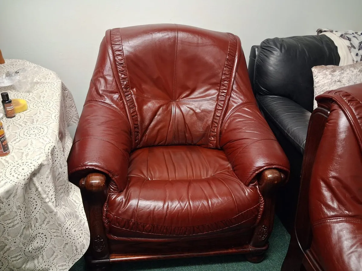 Immaculate 3+2+1 Genuine Italian Leather Suite - Image 2