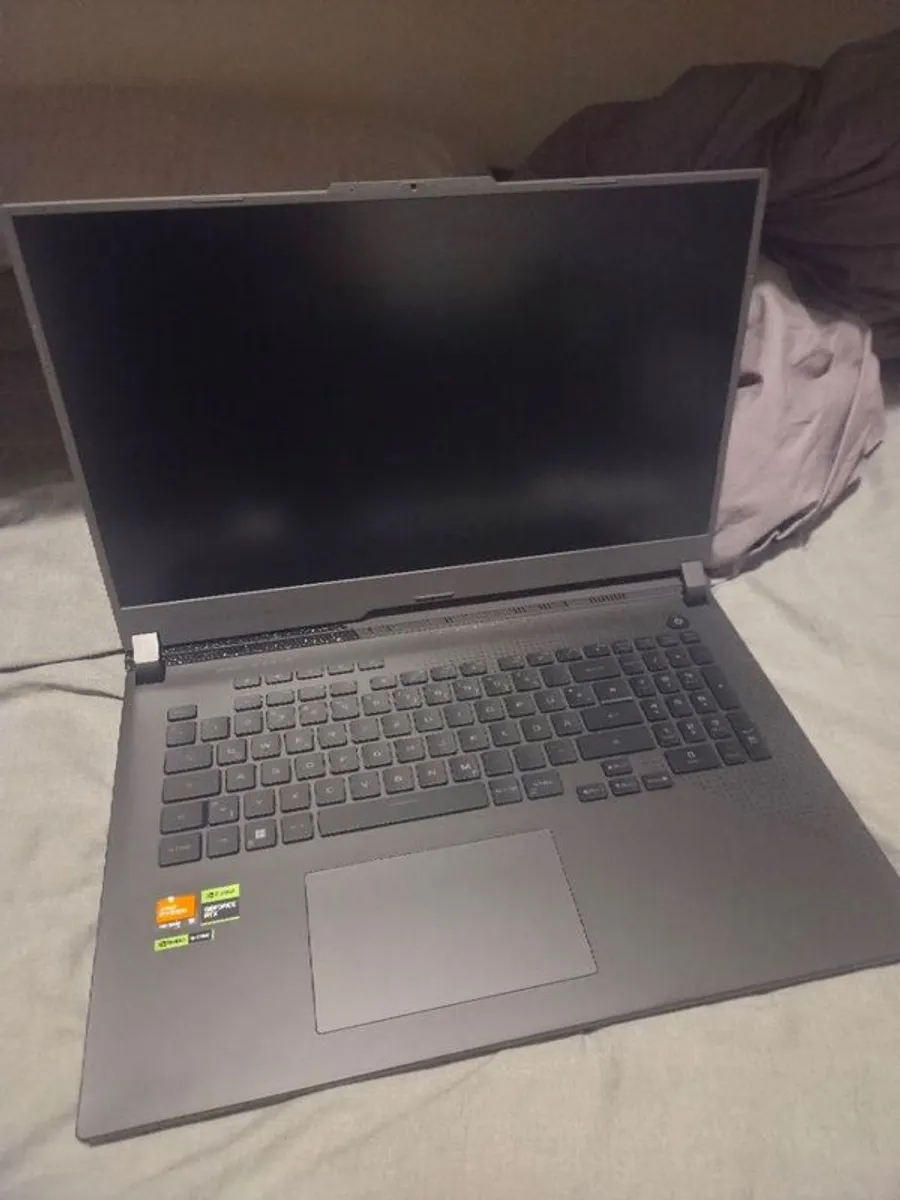 laptop - Image 1
