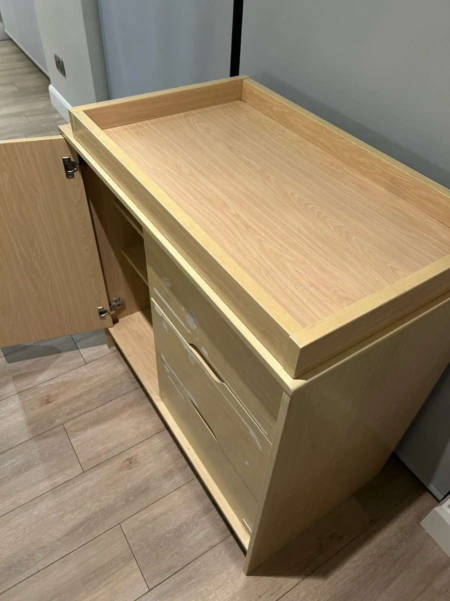 Baby changing table - Image 3