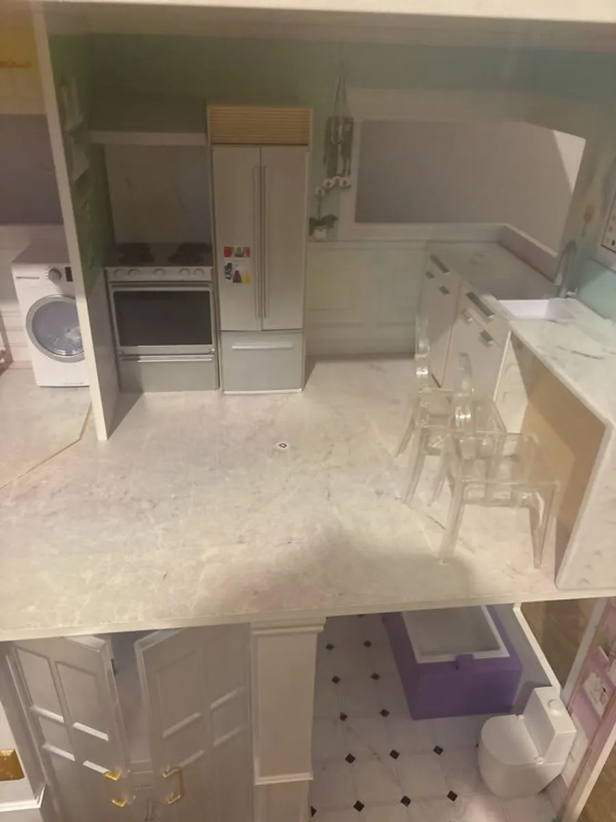 Rainbow High Dolls House and car - Image 3