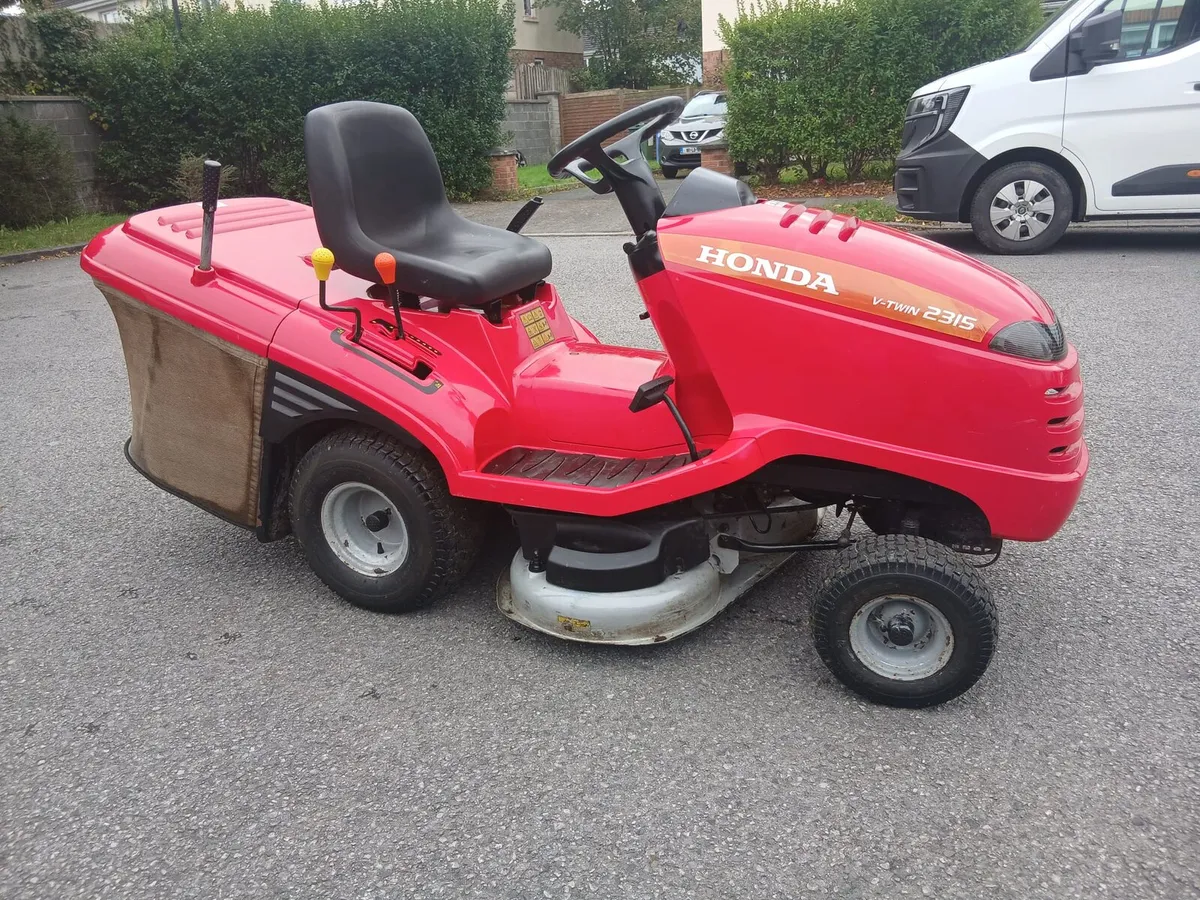 Ride on lawnmower - Image 3